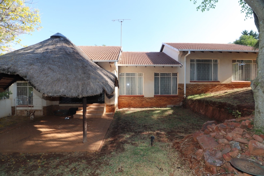 To Let 4 Bedroom Property for Rent in Wilkoppies North West